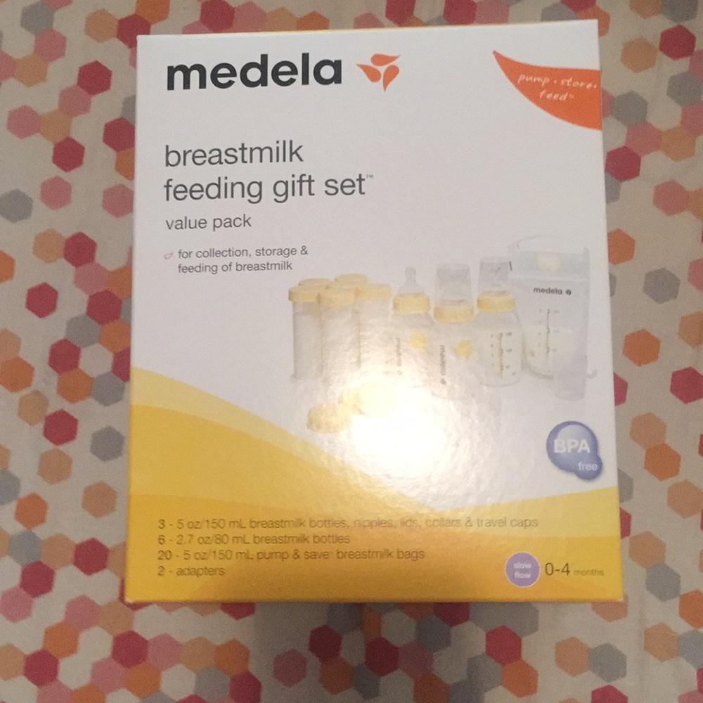 Models breastfeeding gift set